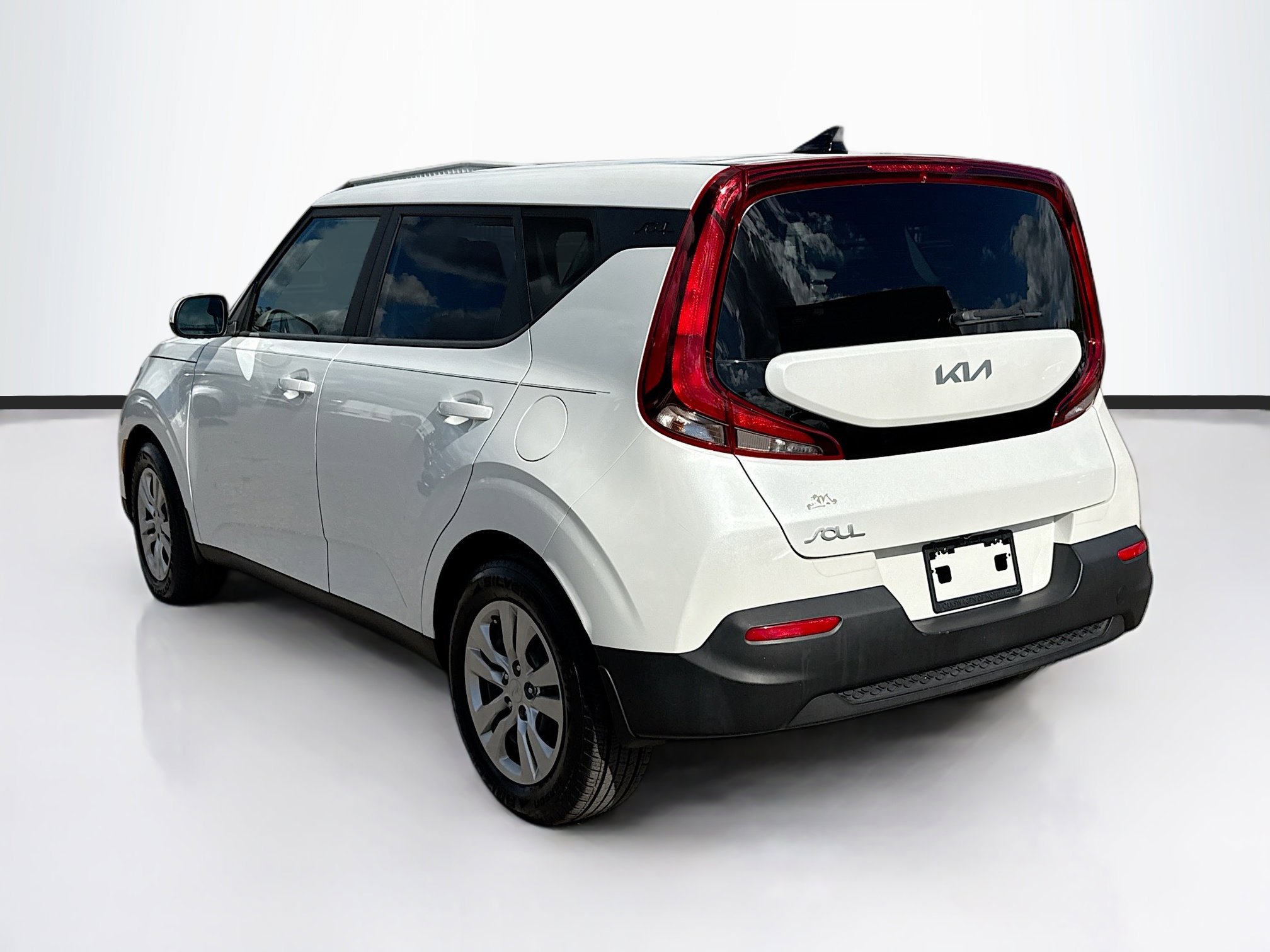 Used 2022 Kia Soul LX image 5