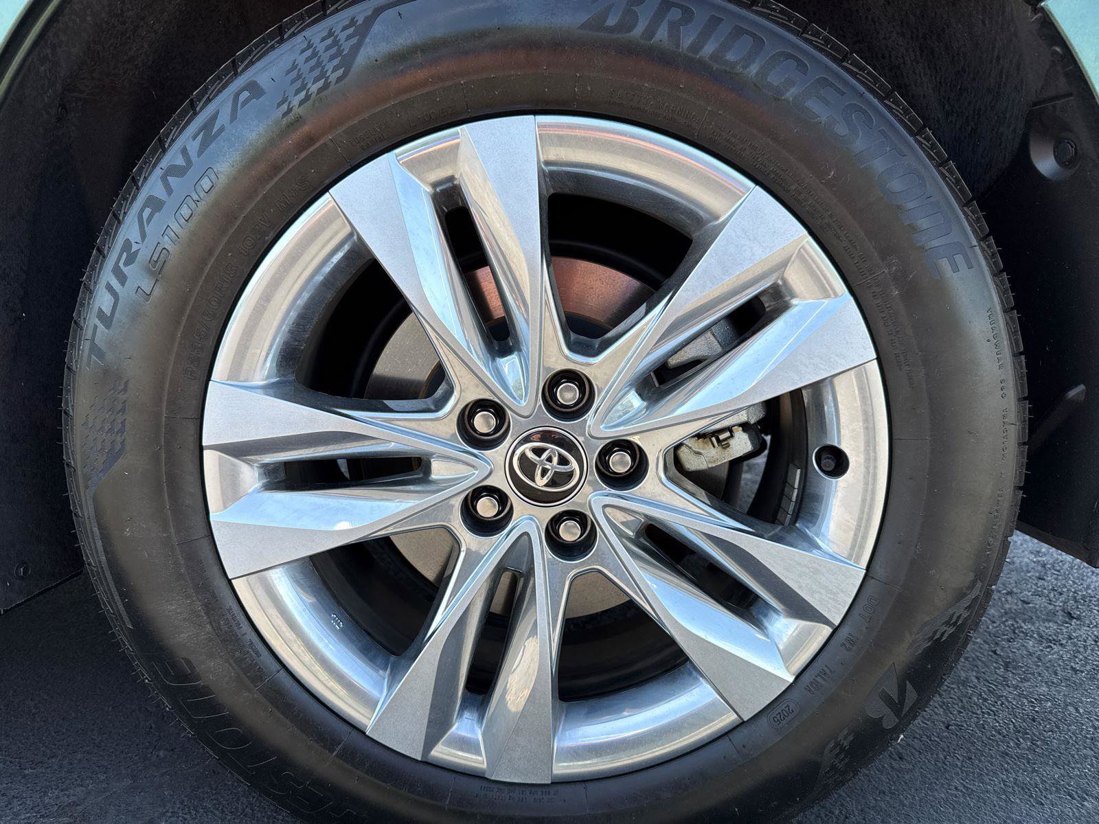 Used 2025 Toyota Sienna Limited AWD/4WD image 32
