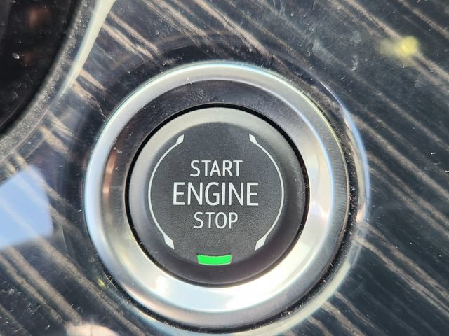 Used 2025 Cadillac XT6 Premium Luxury w/ Technology Package FWD image 19
