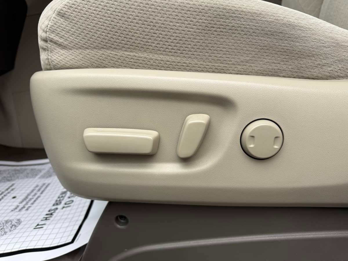 Used 2016 Toyota Sienna LE image 26