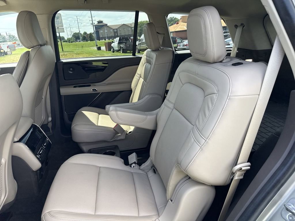 Used 2023 Lincoln Aviator Reserve w/ Equipment Group 201A AWD/4WD image 21