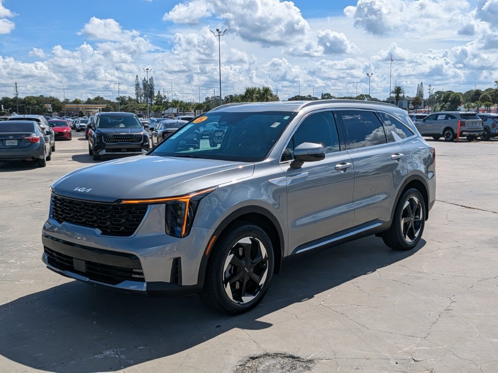 Certified 2025 Kia Sorento EX FWD image 4