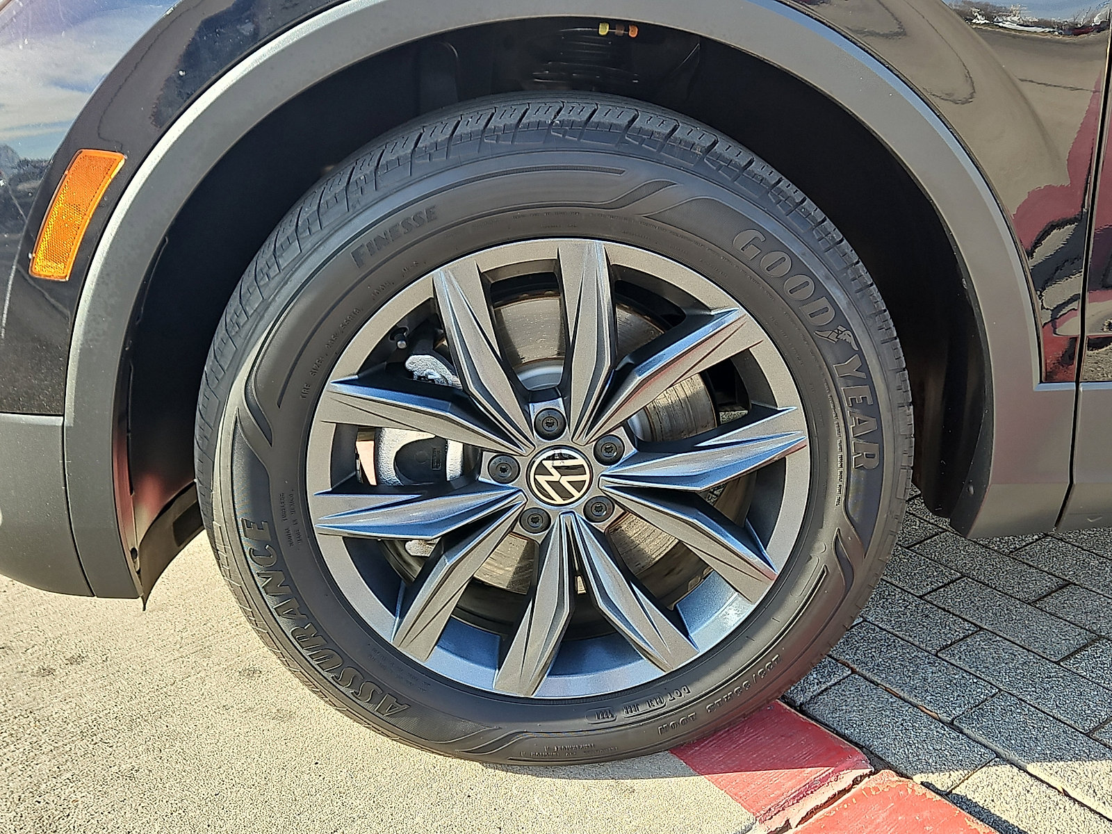 Certified 2022 Volkswagen Tiguan SE image 5