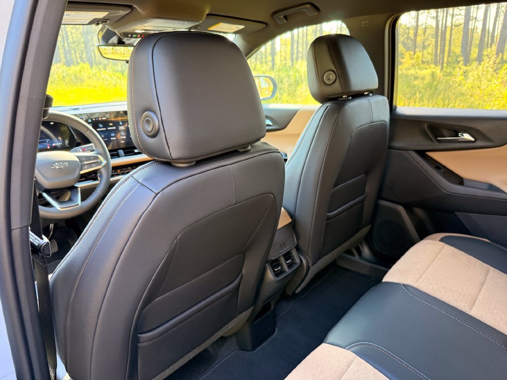 New 2027 Chevrolet Equinox ACTIV w/ Safety and Technology Package FWD image 26