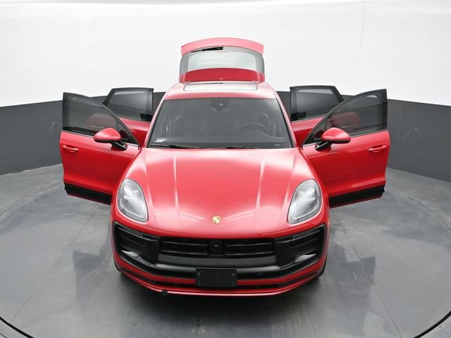 Certified 2022 Porsche Macan AWD/4WD image 34