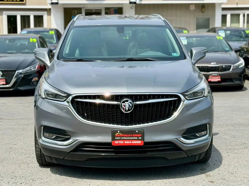 Used 2018 Buick Enclave Essence AWD/4WD image 3