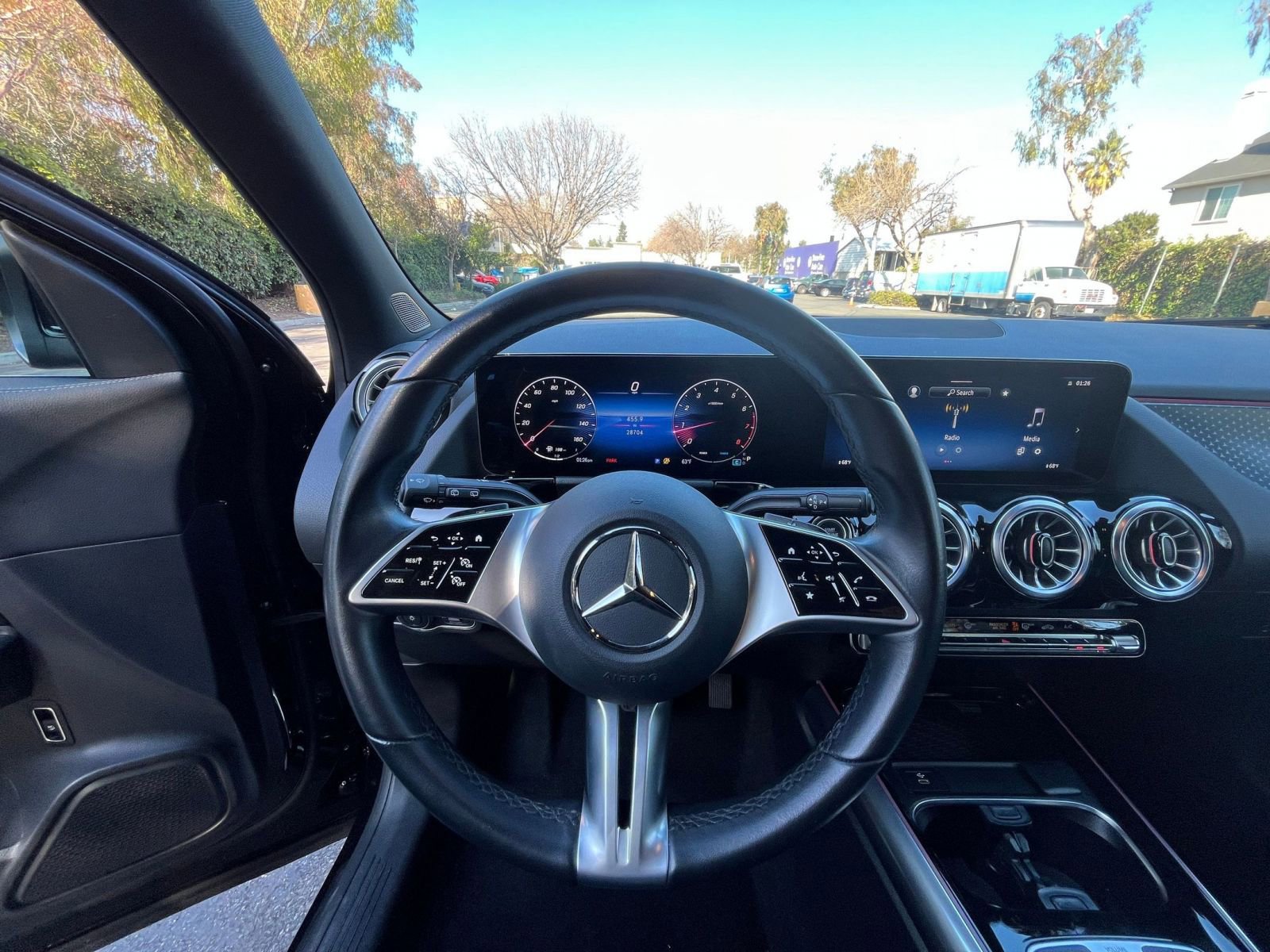 Used 2025 Mercedes-Benz GLA 250 4MATIC image 35