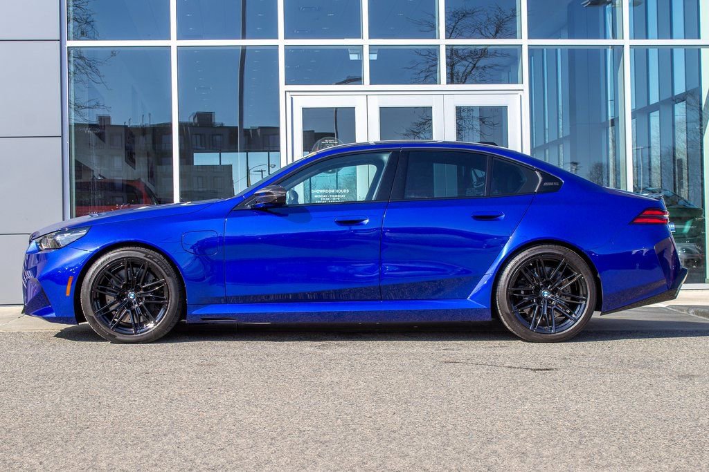 Used 2025 BMW M5 w/ Carbon Package image 7