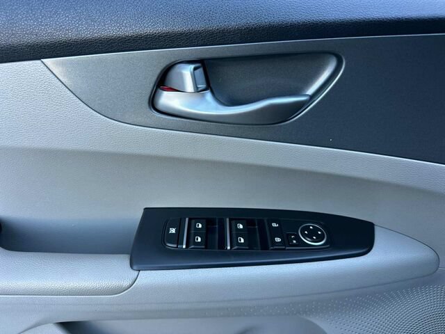 Used 2020 Kia Forte LXS FWD image 11