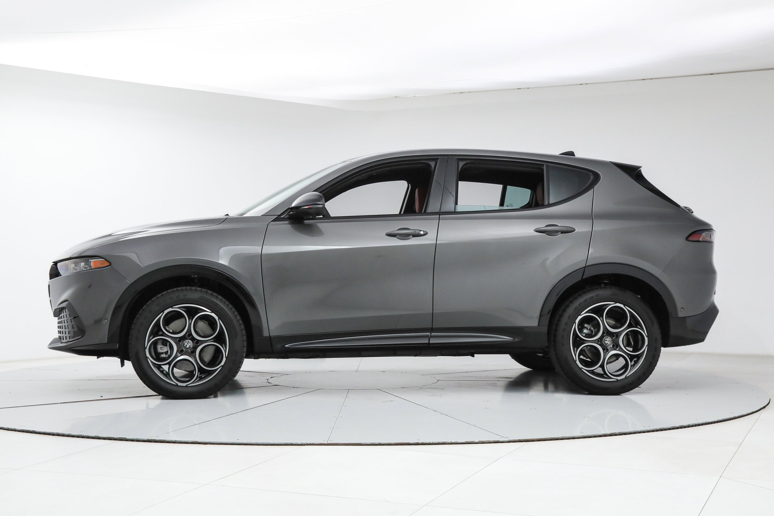 New 2026 Alfa Romeo Tonale Sprint w/ Red Premium Package image 2