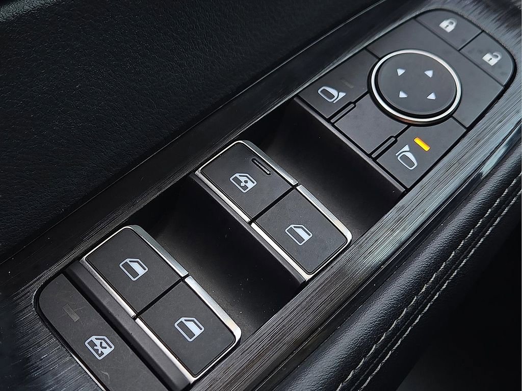 Used 2023 Nissan Rogue SL w/ SL Premium Package image 18