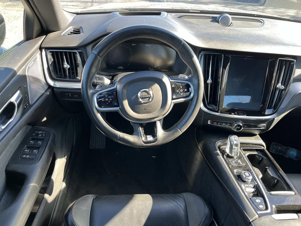 Used 2019 Volvo S60 T8 R-Design image 12