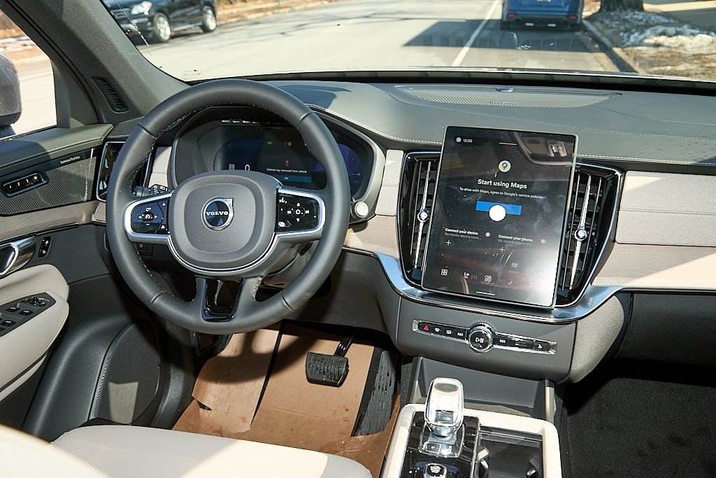 New 2026 Volvo XC90 T8 Plus w/ Protection Package Premier image 24