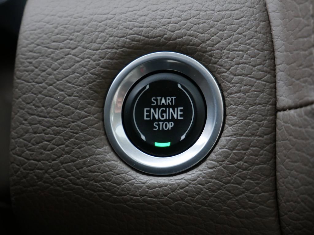 Used 2022 GMC Yukon XL Denali AWD/4WD image 25
