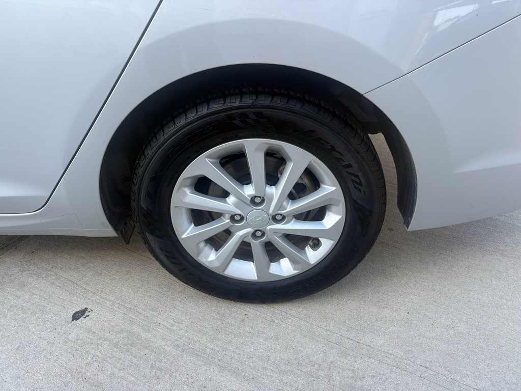 Used 2022 Hyundai Accent SEL FWD image 27