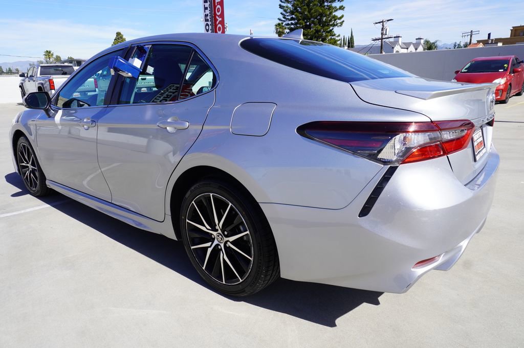 Used 2024 Toyota Camry SE w/ Cold Weather Package AWD/4WD image 5