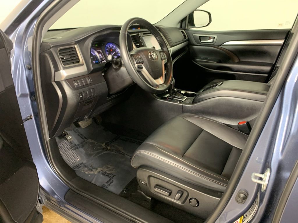 Used 2019 Toyota Highlander XLE AWD/4WD image 31