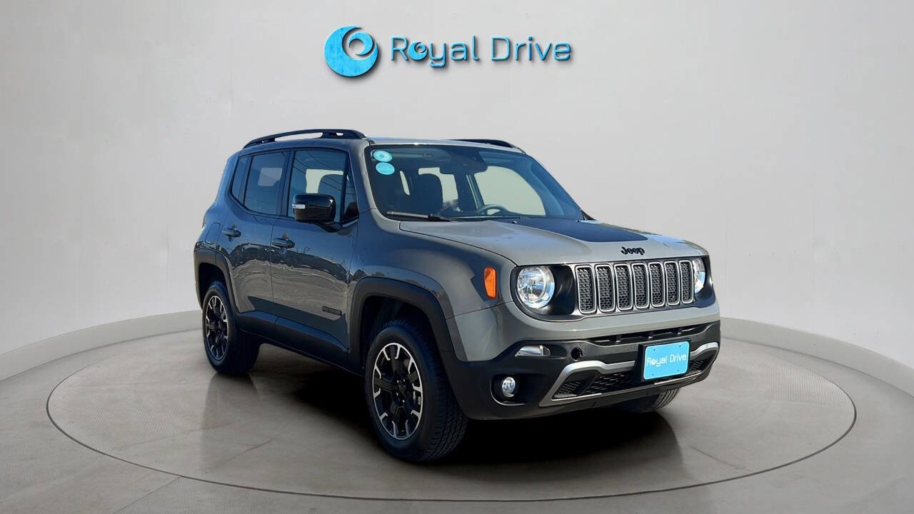 Used 2023 Jeep Renegade Latitude w/ Sun/Sound Group image 8