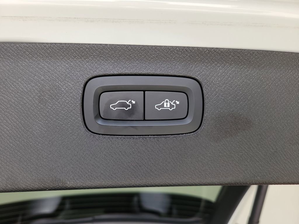 Used 2023 Volvo XC90 B5 Core w/ Protection Package Premier image 11