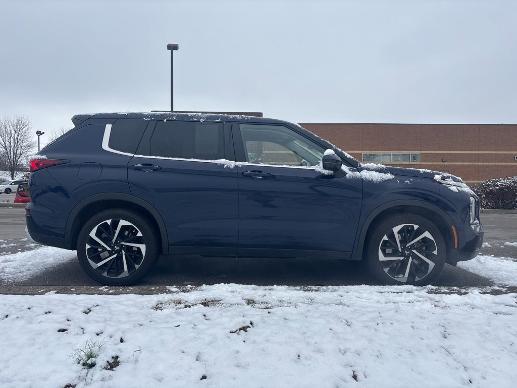 Used 2024 Mitsubishi Outlander SE image 4
