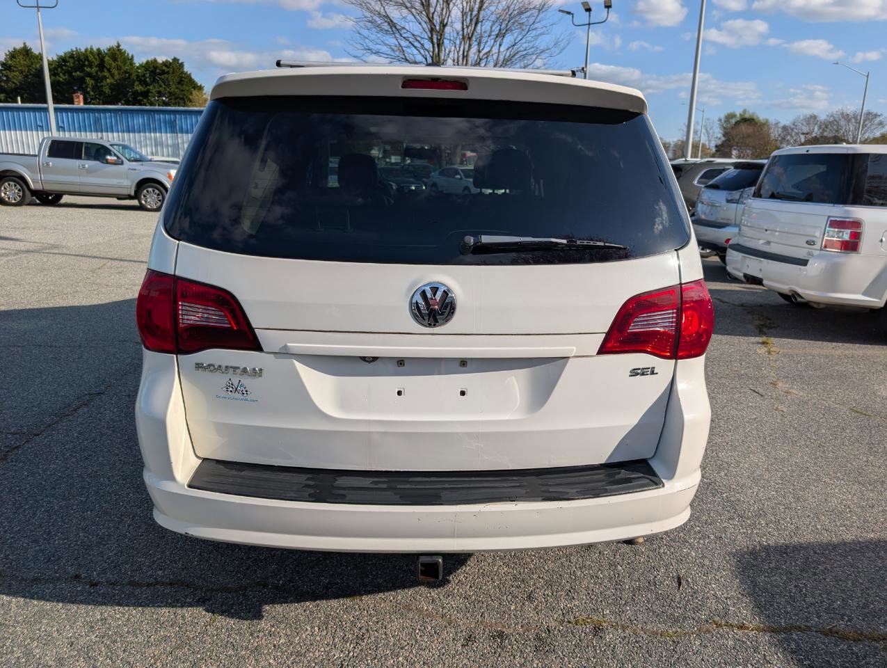 Used 2010 Volkswagen Routan SEL image 5
