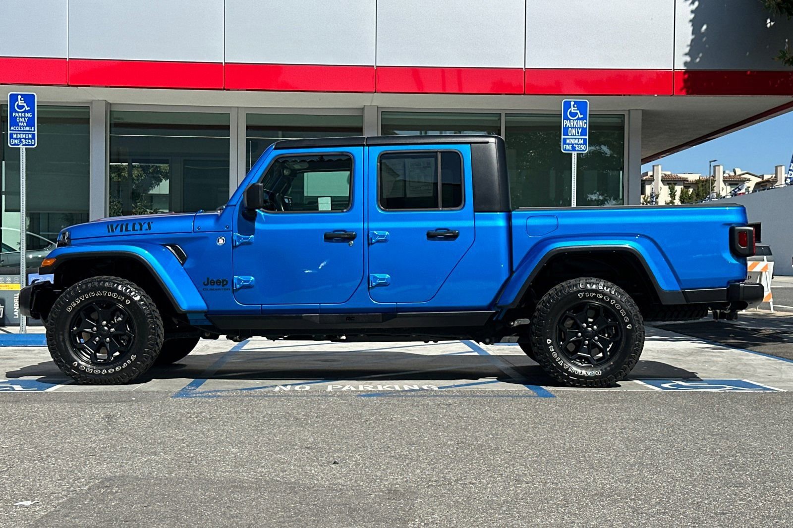 Used 2022 Jeep Gladiator Sport AWD/4WD image 7