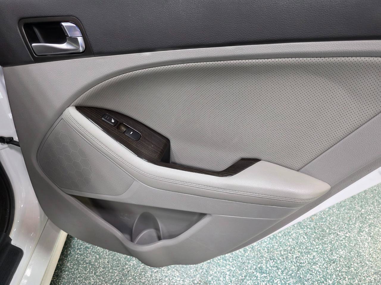 Used 2015 Kia Optima EX w/ EX Premium Package image 24