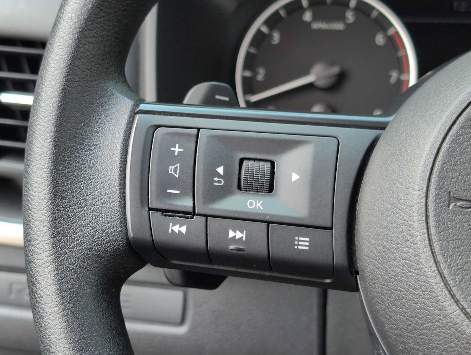 Used 2023 Nissan Rogue S AWD/4WD image 22