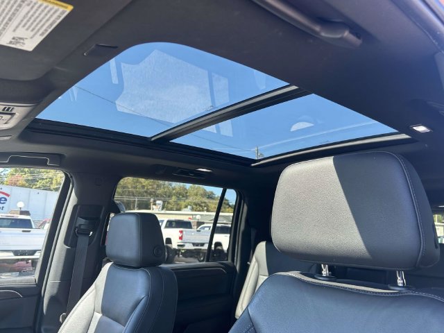 Used 2022 Chevrolet Suburban LT w/ LT Signature Plus Package RWD image 19