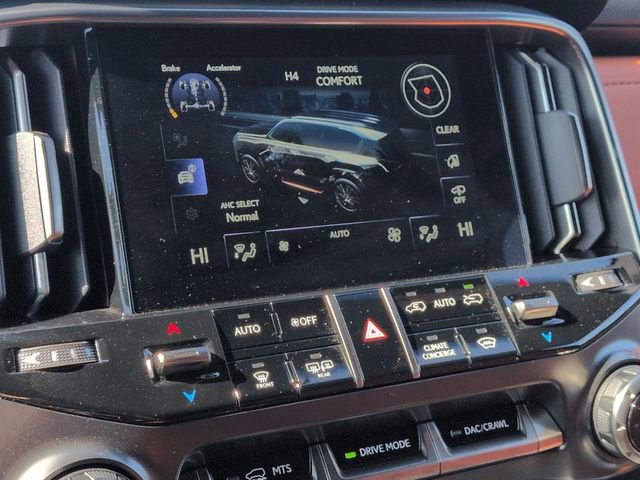 Used 2025 Lexus LX 700h Ultra Luxury AWD/4WD image 22