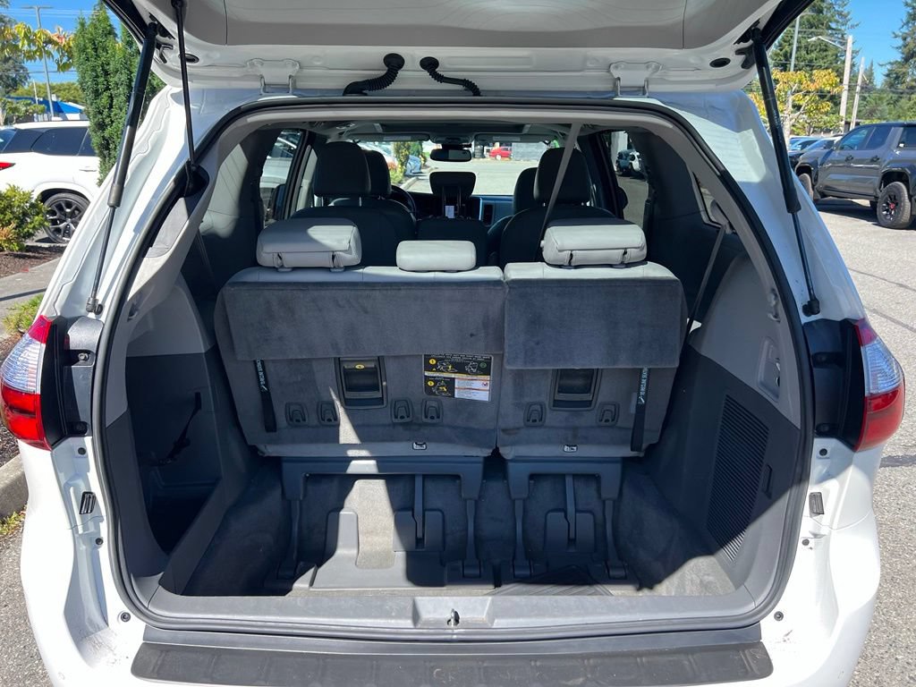 Used 2018 Toyota Sienna XLE w/ XLE Navigation Package FWD image 10