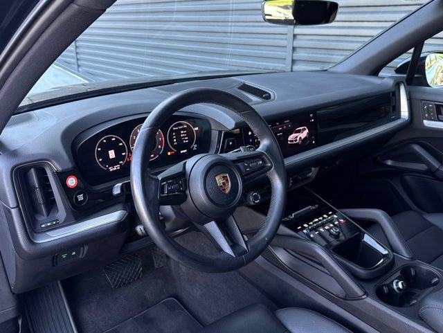 Certified 2024 Porsche Cayenne AWD/4WD image 4