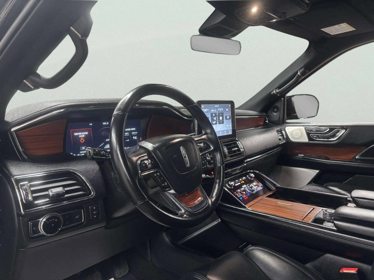 Used 2020 Lincoln Navigator Reserve w/ Equipment Group 208A Reserve image 14