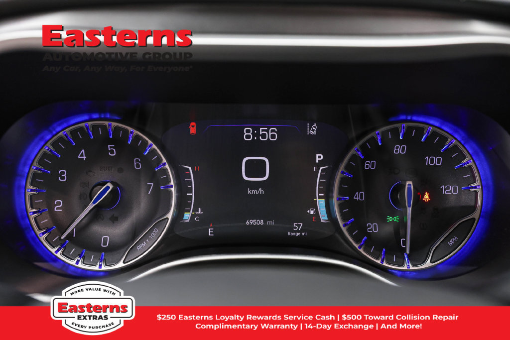 Used 2023 Chrysler Pacifica Touring-L FWD image 19