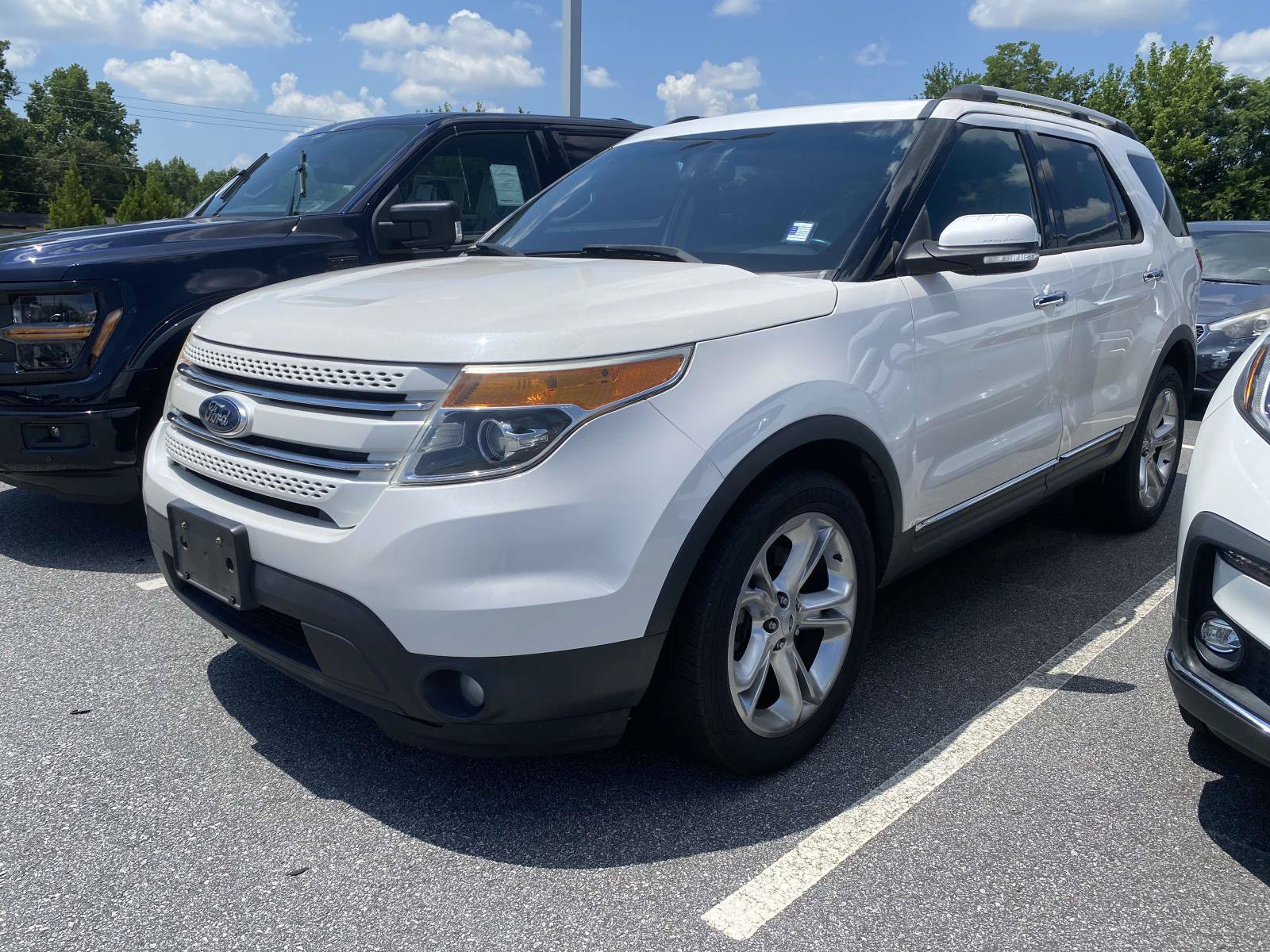 Used 2015 Ford Explorer Limited w/ Equipment Group 301A AWD/4WD image 3
