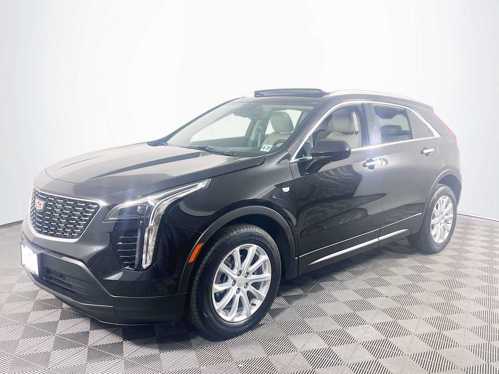 Certified 2023 Cadillac XT4 Luxury w/ Cold Weather Package