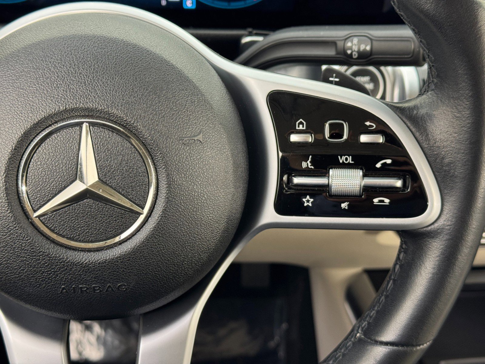 Used 2020 Mercedes-Benz GLB 250 4MATIC w/ Premium Package image 21