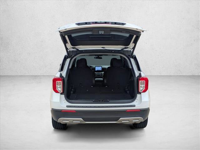 Used 2023 Ford Explorer XLT w/ Equipment Group 202A image 6