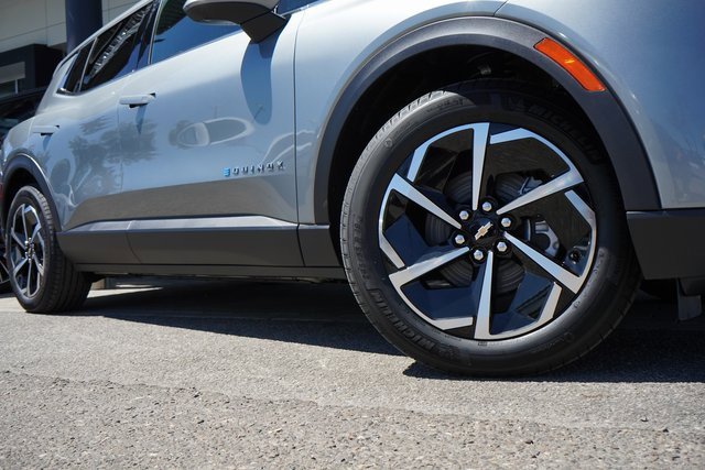 New 2026 Chevrolet Equinox EV LT image 9