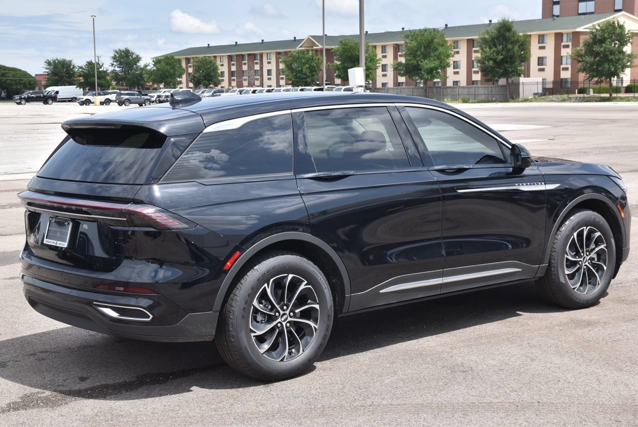 New 2026 Lincoln Nautilus Premier AWD/4WD image 6