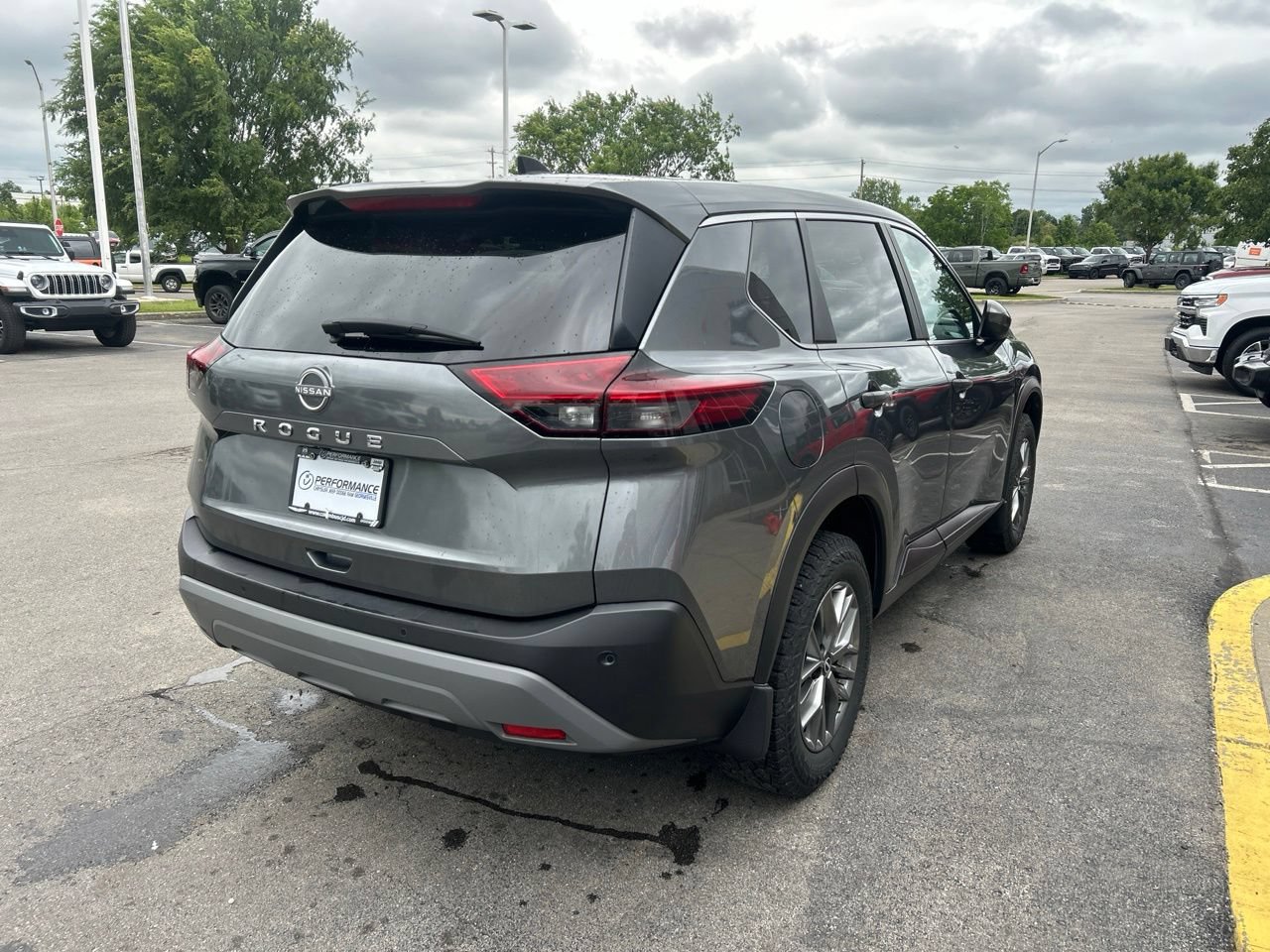 Used 2022 Nissan Rogue S FWD image 3