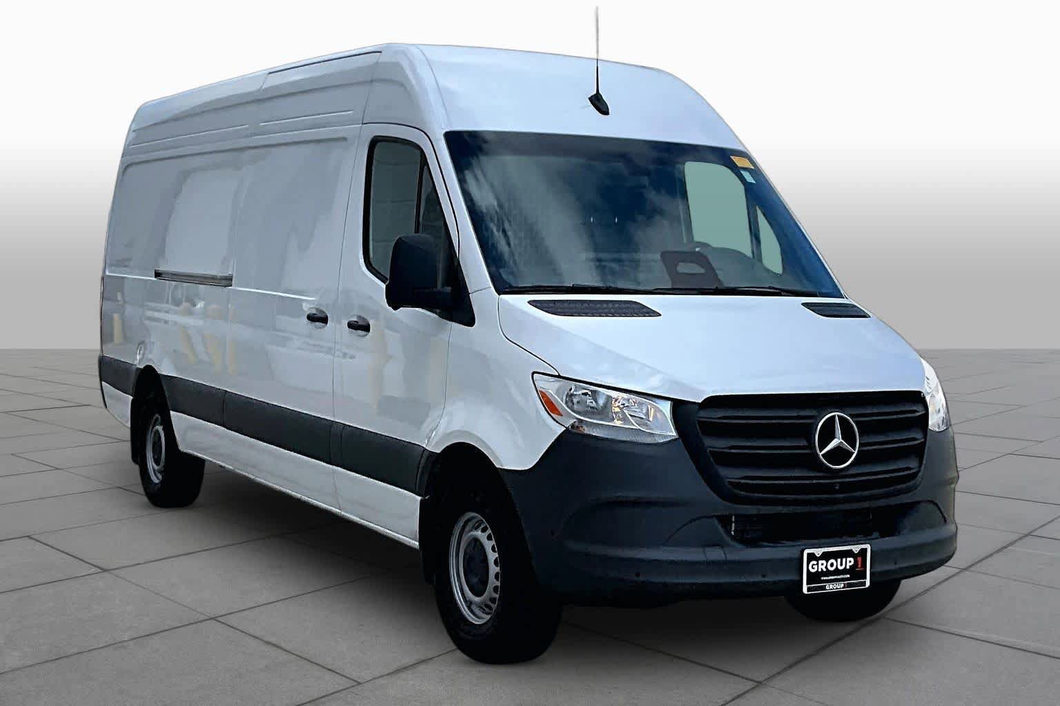 Used 2025 Mercedes-Benz Sprinter 2500 image 3