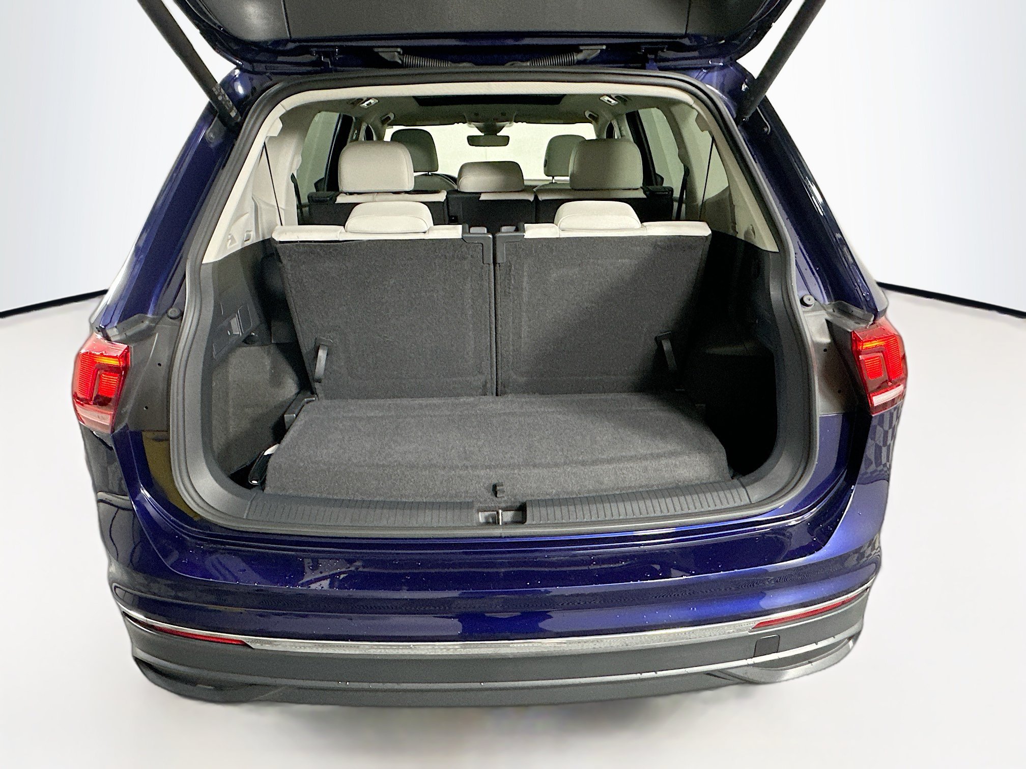 Used 2024 Volkswagen Tiguan SE FWD image 29