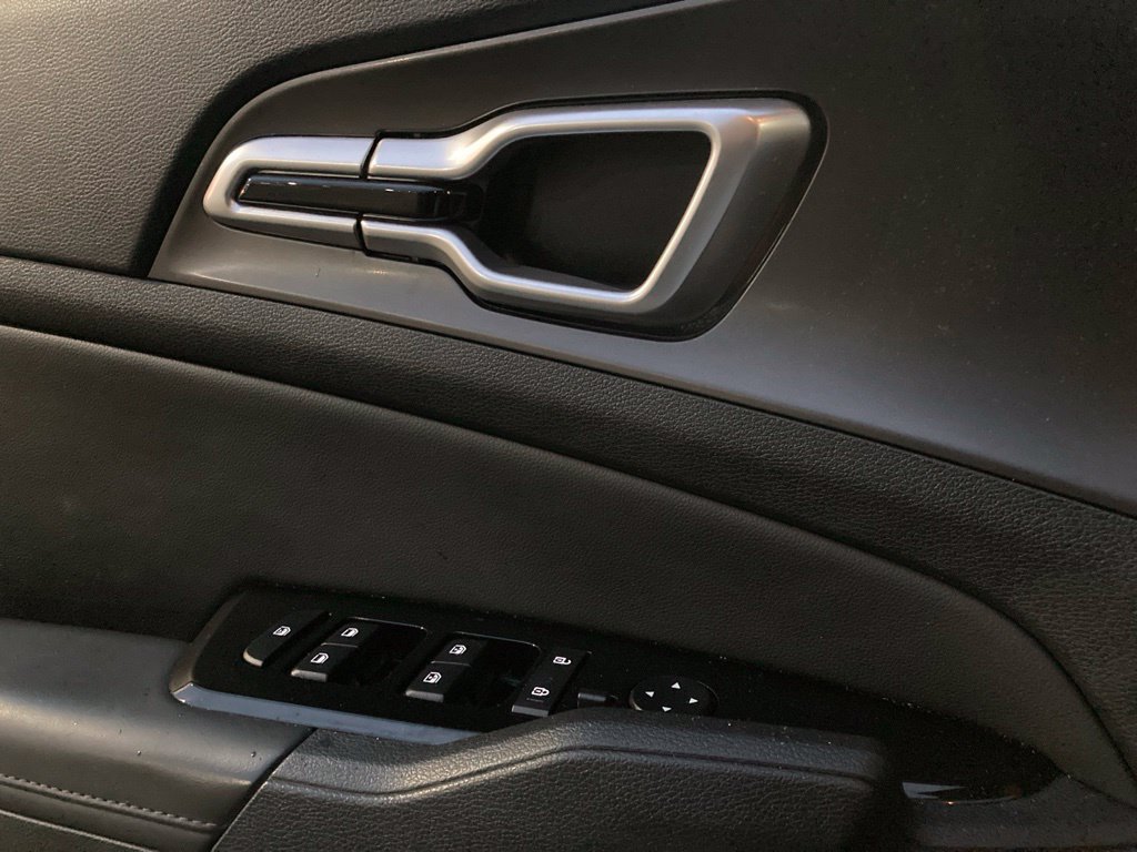 Used 2025 Kia Sportage EX FWD image 12