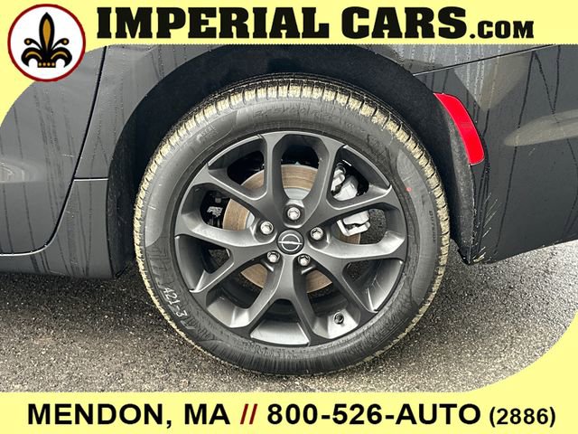 New 2026 Chrysler Pacifica Limited w/ S Appearance Package image 9
