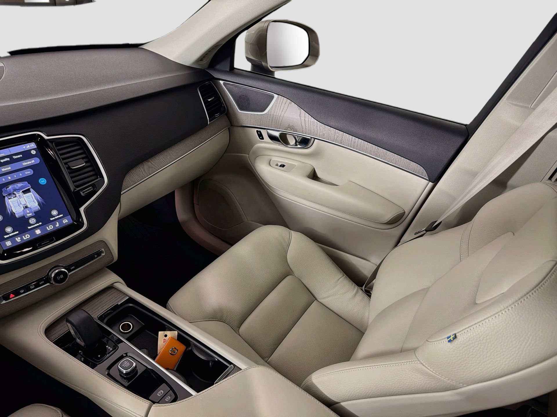 Certified 2024 Volvo XC90 T8 Plus w/ Protection Package Premier AWD/4WD image 25