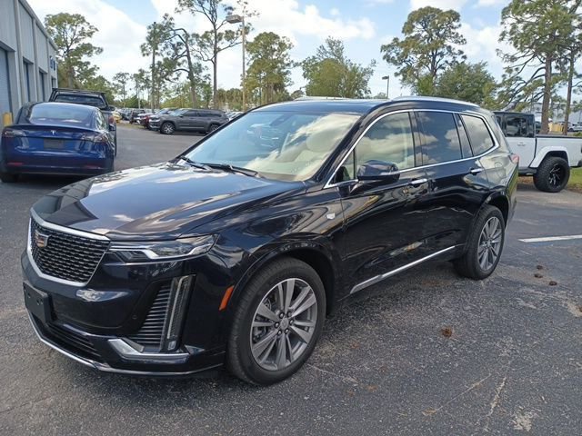 Used 2022 Cadillac XT6 Premium Luxury image 2