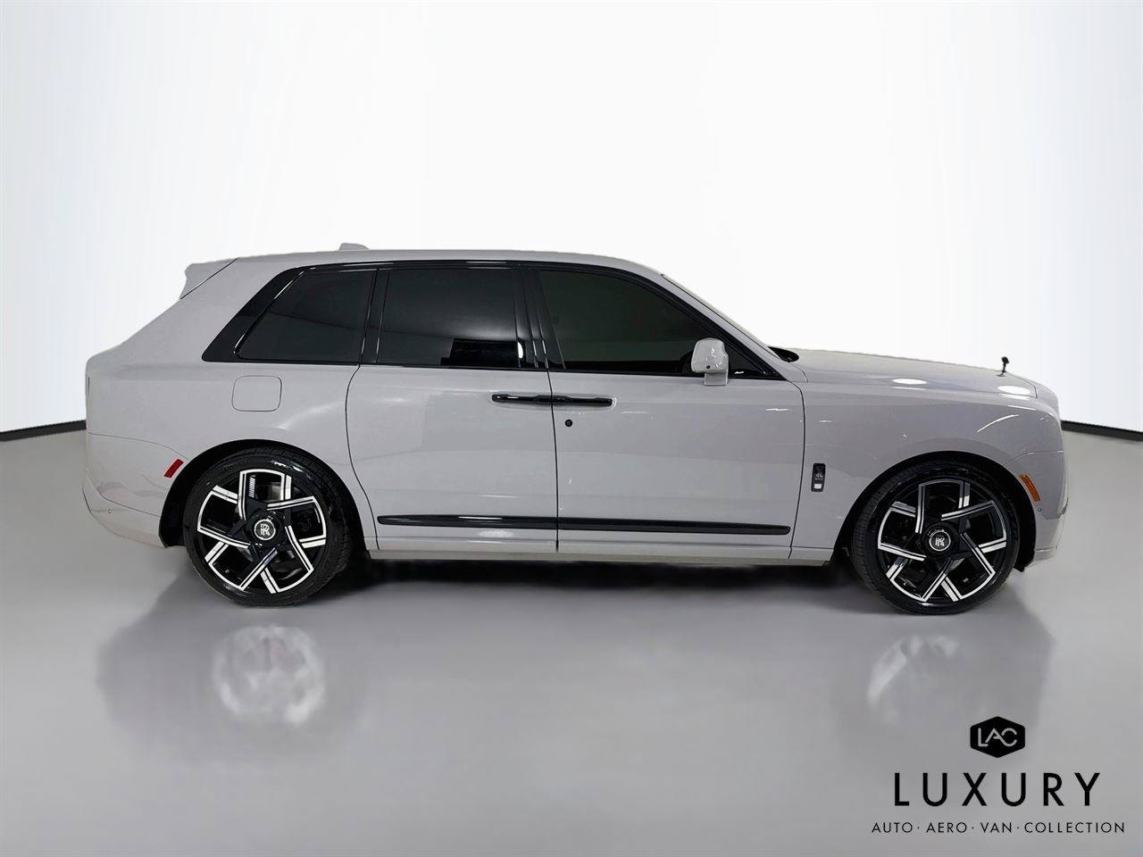 Used 2025 Rolls-Royce Cullinan Black Badge AWD/4WD image 5