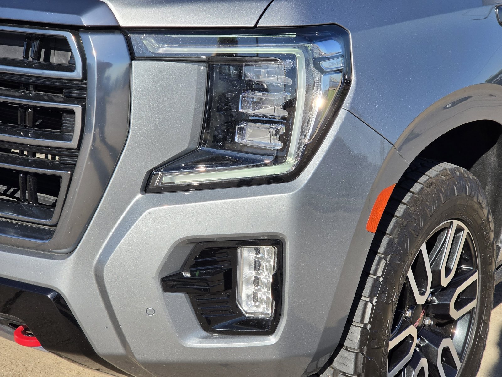 Used 2024 GMC Yukon AT4 AWD/4WD image 9