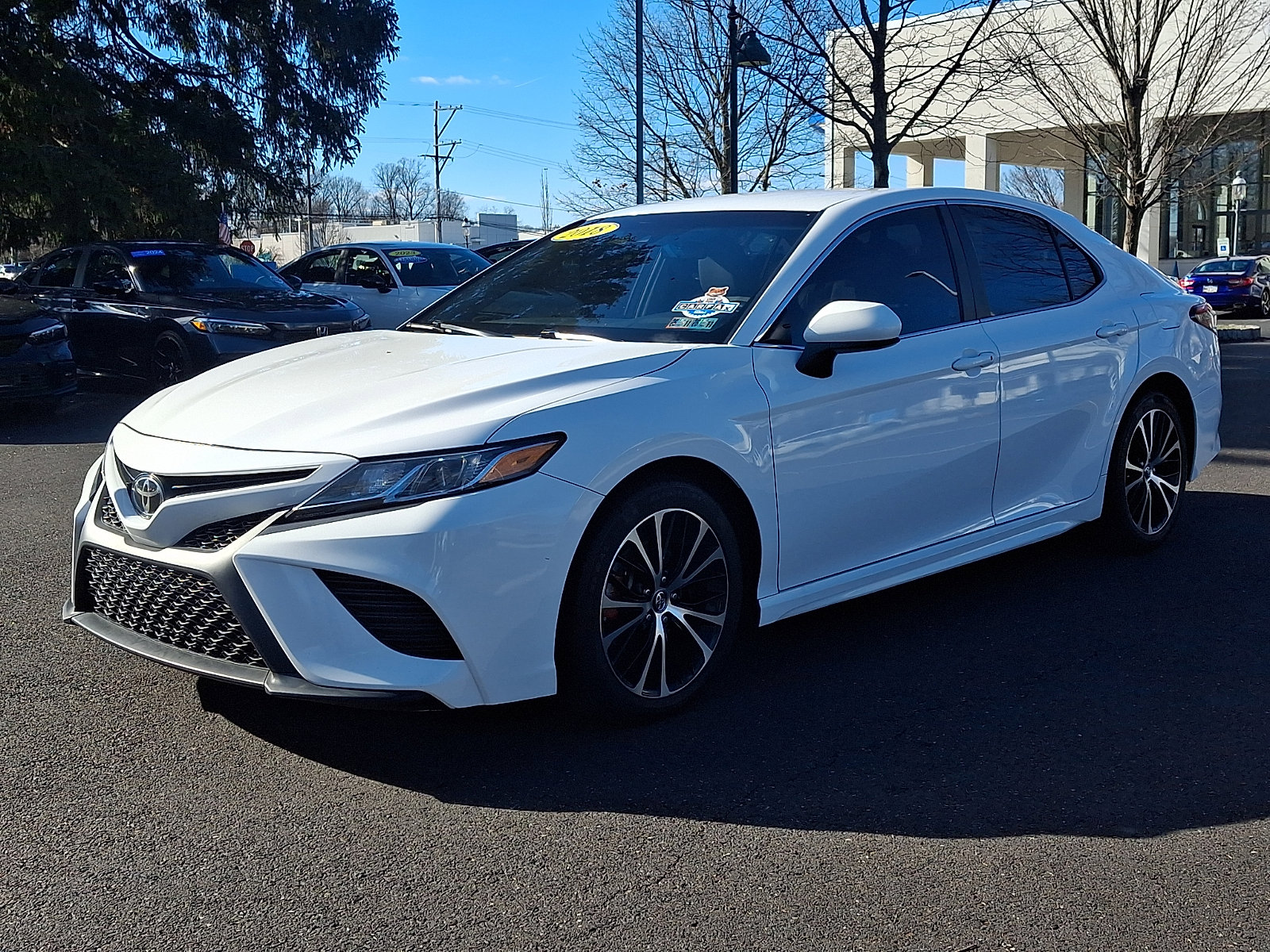 Used 2018 Toyota Camry SE image 3